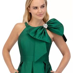 Elegant Green One-Shoulder Dress